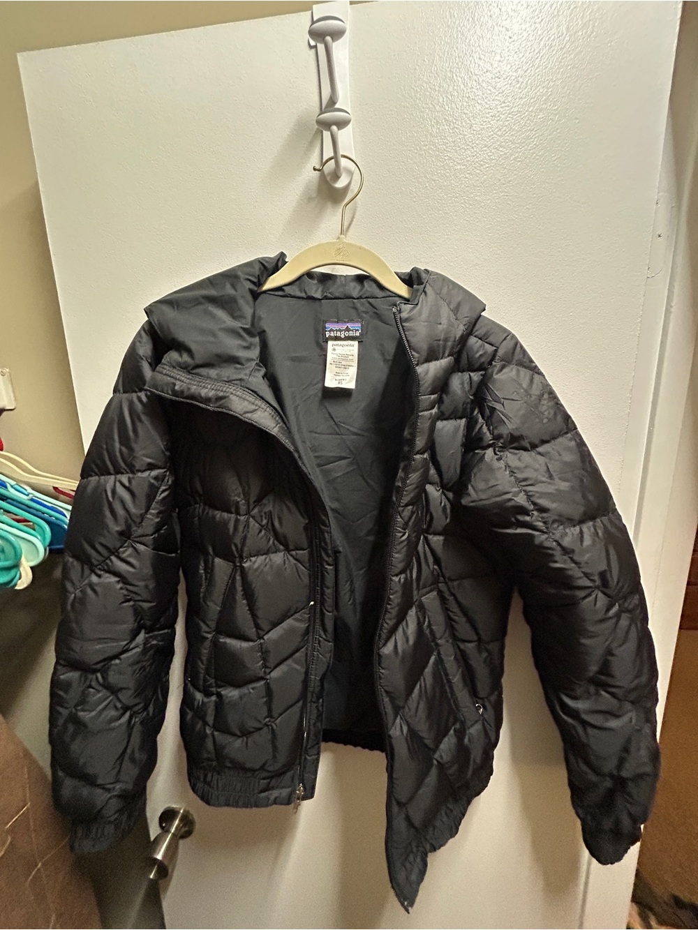 Patagonia Women's Jacket - Black with Multicolor Logo - XS